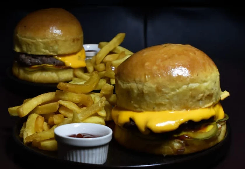 Dos Real Cheese Burger con papas